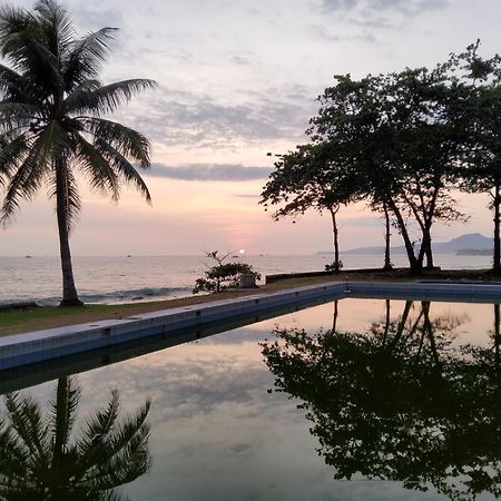 Hotel Kumala Samudra Cikakak Exteriér fotografie